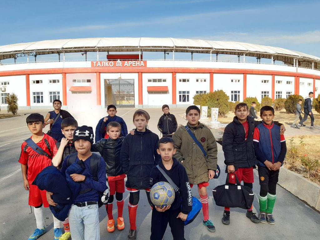 Zajęcia sportowe dla dzieci w Tadżykistanie